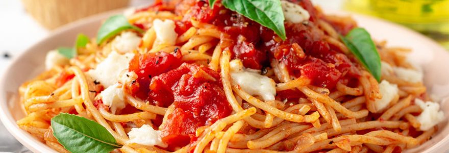 Les pâtes sont des nourritures traditionnelles italiennes les plus populaires au monde. Découvrez les grandes variétés de ces aliments italiennes.